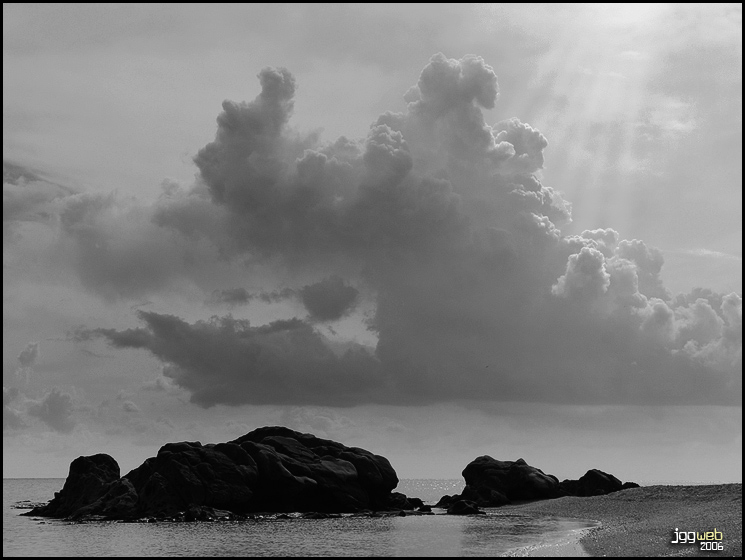 Mar, Nubes y Rayos de Sol - jgarcía © 2006 -