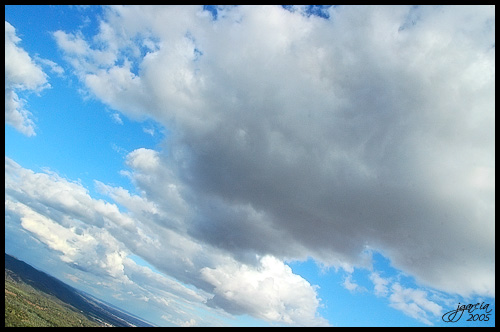 Nubes sobre Córdoba - jgarcia © 2005 -