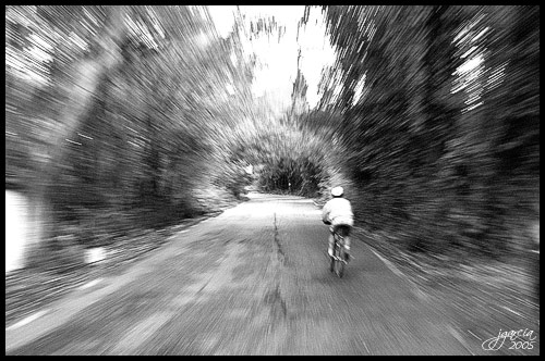 Ciclista en Almirah - jgarcía © 2005 -