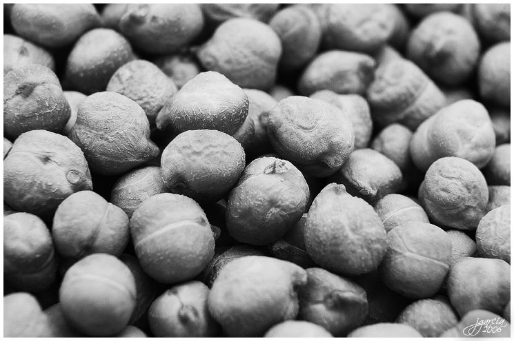 Garbanzos en Blanco y Negro - jgarcía © 2006 -