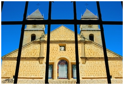 <iglesia del Hospital de Santiago - jgarcía © 2005 -