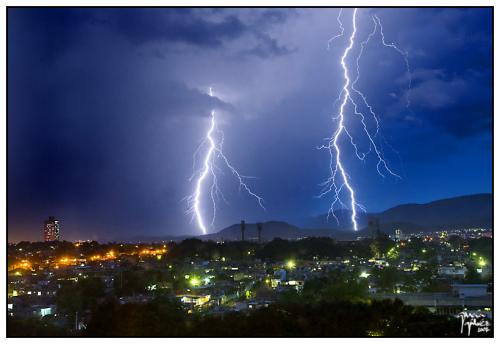 Tormenta Eléctrica en Santiago de Cuba - garcía gálvez © 2007 -