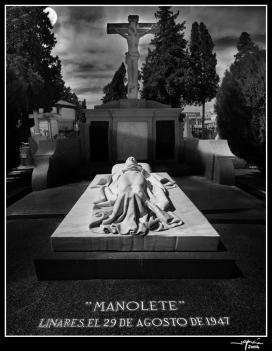 Mausoleo de Manolete 2 - jgarcía © 2006 -