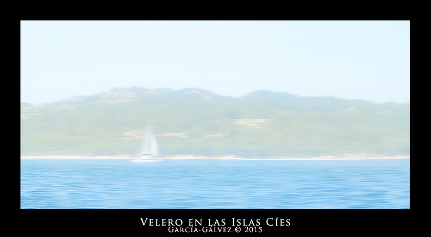 Velero en las Islas Cíes · García-Gálvez © 2015 ·